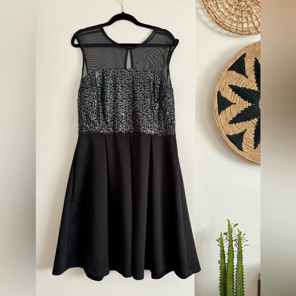 Short little black sequin dress PLUS SUZE 16